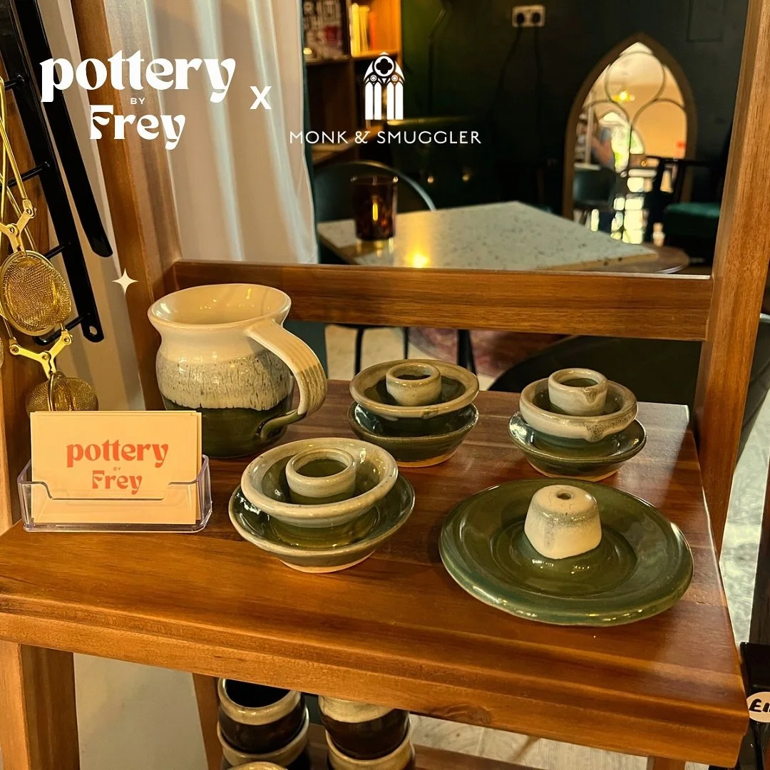 Pots are now available at @monkandsmuggler ‼️

If you&rsquo;re nearby, drop in and take a look✨it&rsquo;s a lovely cafe and I&rsquo;m really pleased to have some work there 🫶🏻

#potterybyfrey #monkandsmuggler #handmadepots #ceramics #independentmak