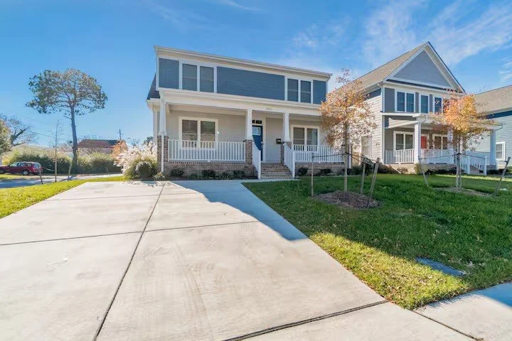 AIRBNB : Luxury 5 Bed 3 Bath Modern Home Waterside Downtown