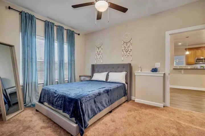 AIRBNB : Luxury 5 Bed 3 Bath Modern Home Waterside Downtown