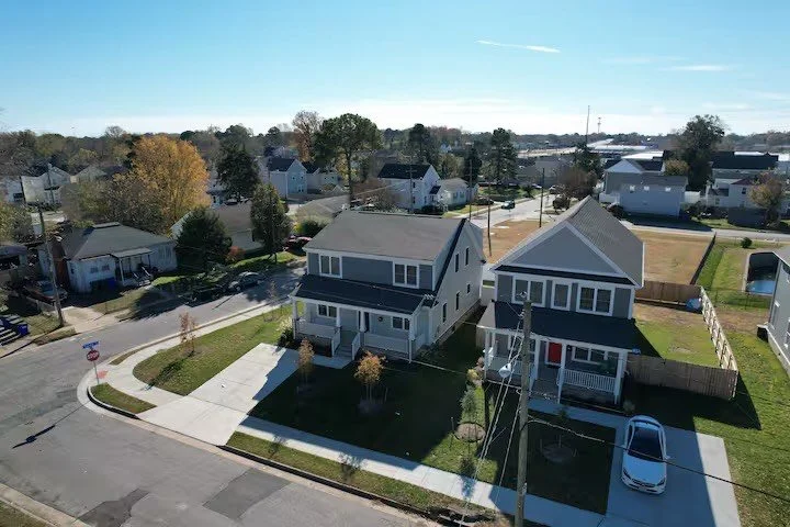 AIRBNB : Luxury 5 Bed 3 Bath Modern Home Waterside Downtown