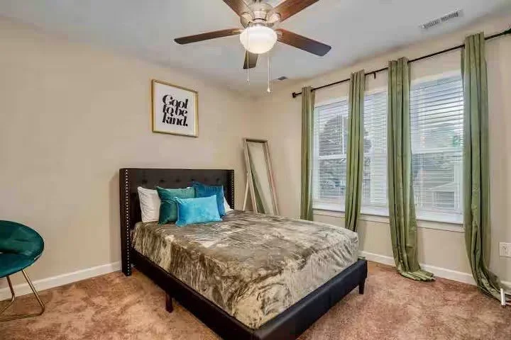 AIRBNB : Luxury 5 Bed 3 Bath Modern Home Waterside Downtown