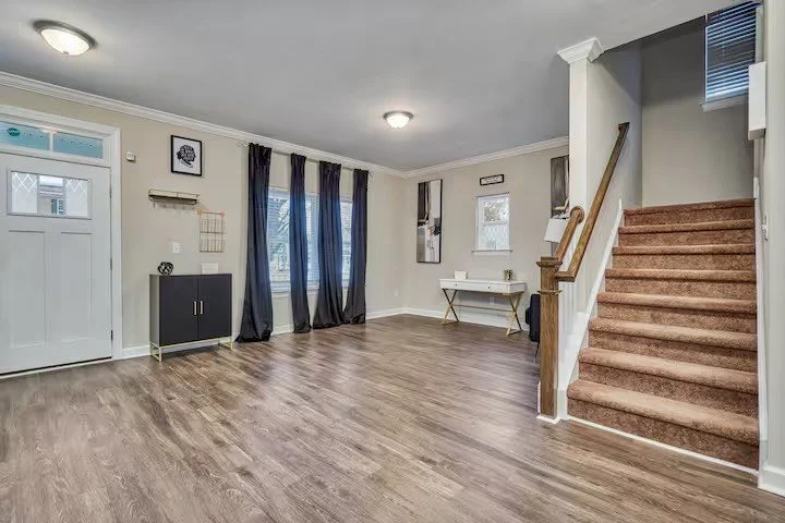 AIRBNB : Luxury 5 Bed 3 Bath Modern Home Waterside Downtown