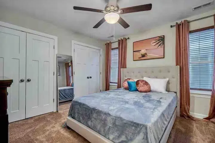 AIRBNB : Luxury 5 Bed 3 Bath Modern Home Waterside Downtown