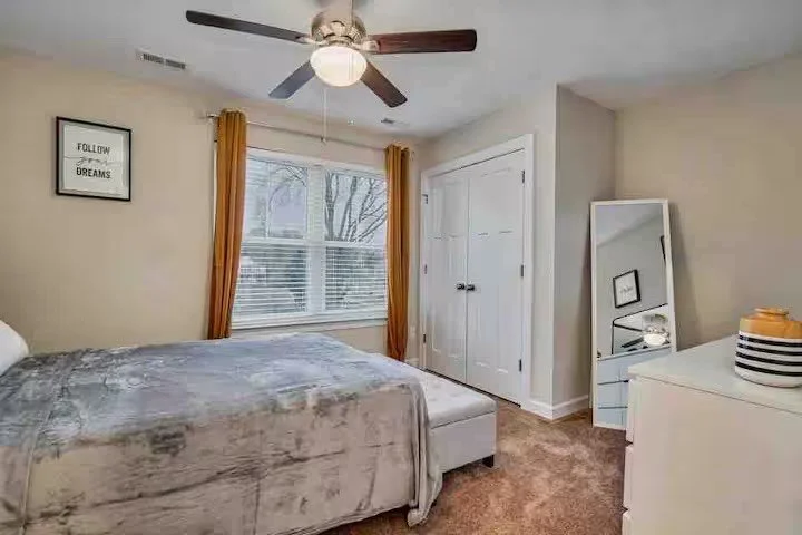 AIRBNB : Luxury 5 Bed 3 Bath Modern Home Waterside Downtown