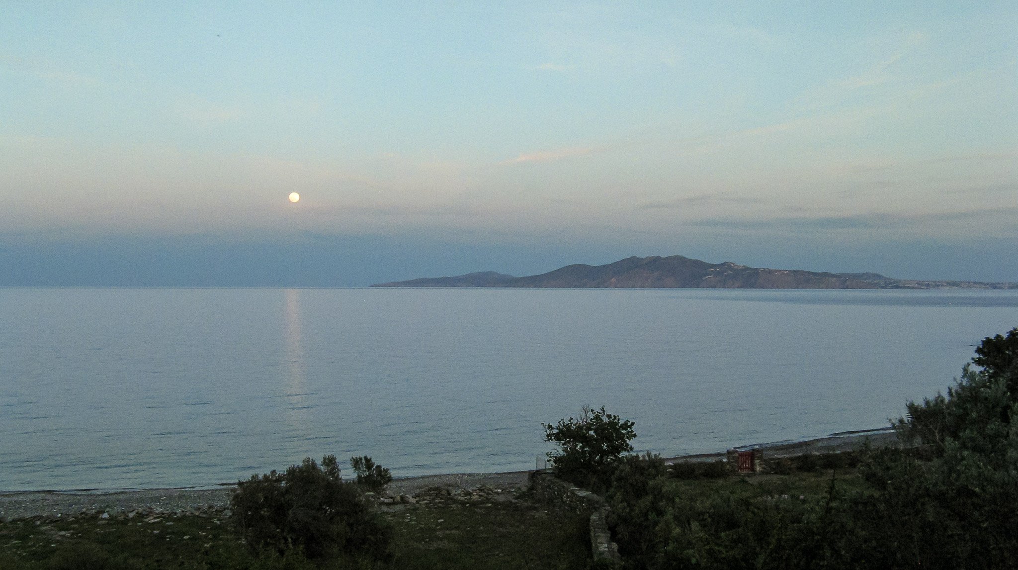 Μπλέ Ώρα-Ανατολή Σελήνης, Τήνος-2-3-5.jpg