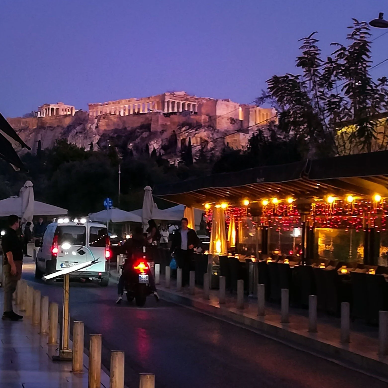 &Sigma;&tau;&alpha; &Sigma;&omicron;&kappa;ά&kappa;&iota;&alpha; &tau;&eta;&sigmaf; &Nu;&upsilon;&chi;&tau;&epsilon;&rho;&iota;&nu;ή&sigmaf; &Alpha;&theta;ή&nu;&alpha;&sigmaf; &kappa;ά&tau;&omega; &alpha;&pi;ό &tau;&eta;&nu; &Alpha;&kappa;&rho;ό&pi;&