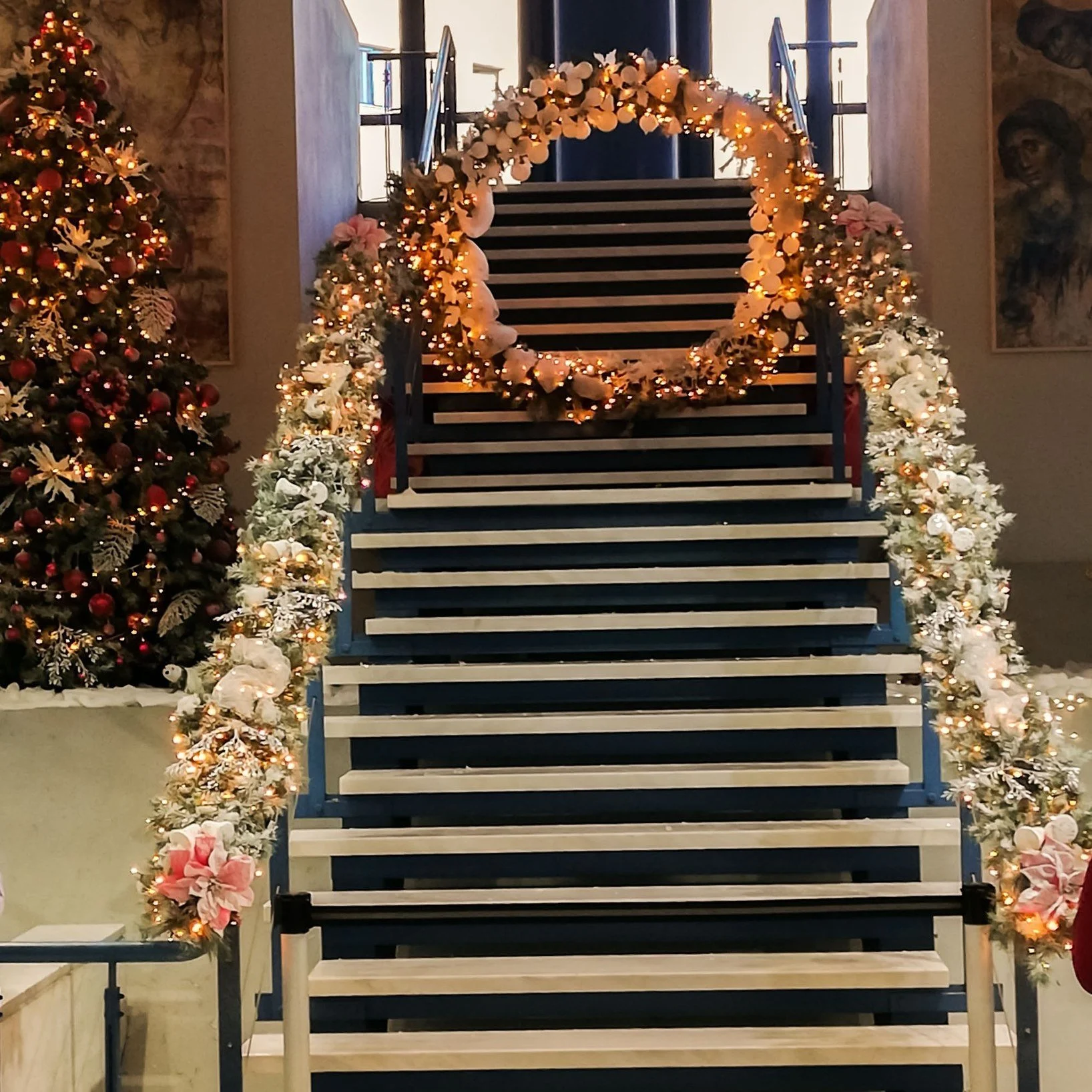 Christmas Decorations

#christmastime🎄 #christmasphotoshoot #christmasmood #decorations #decorationideas #holidaygifts #holidaymagic