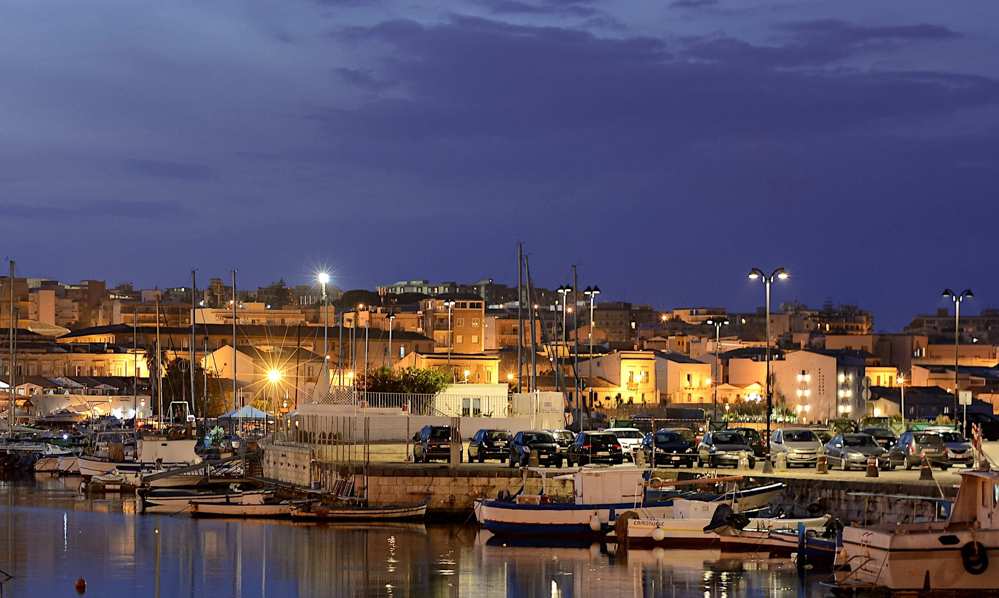 &Kappa;ά&tau;&omega; &alpha;&pi;ό &tau;&omicron; &Mu;&omicron;&upsilon;&nu;&tau;ό &Omicron;&upsilon;&rho;&alpha;&nu;ό &eta; &Omicron;&mu;&omicron;&rho;&phi;&iota;ά &epsilon;ί&nu;&alpha;&iota; &Mu;&omicron;&nu;&alpha;&delta;&iota;&kappa;ή &kappa;&alph