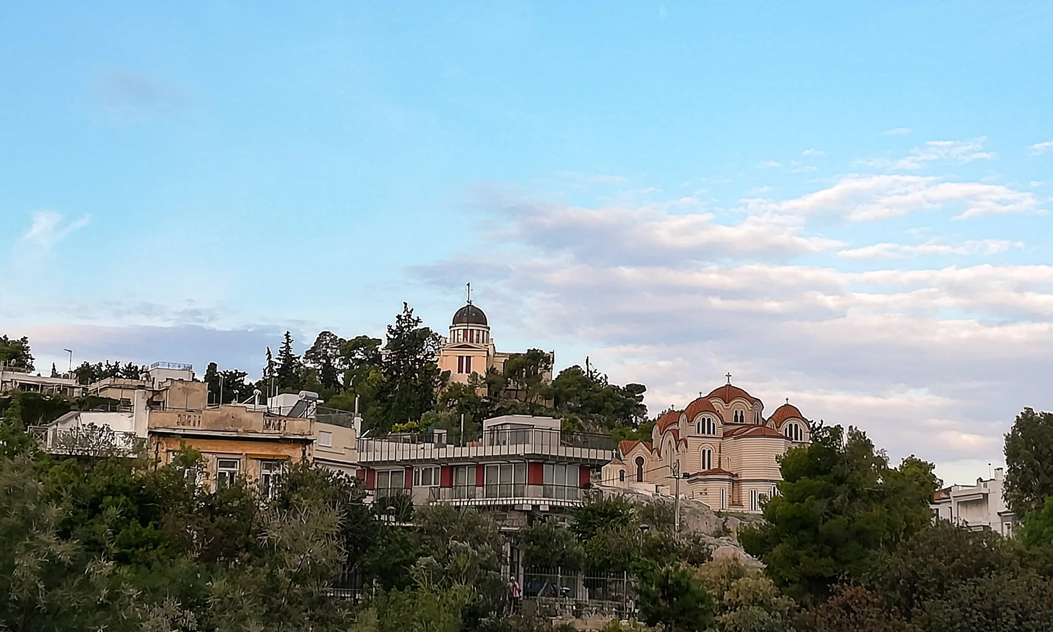 Η ΕΛΛΗΝΙΚΗ  ΟΜΟΡΦΙΑ  ΜΕ ΑΡΧΟΝΤΙΚΟ ΣΤΥΛ