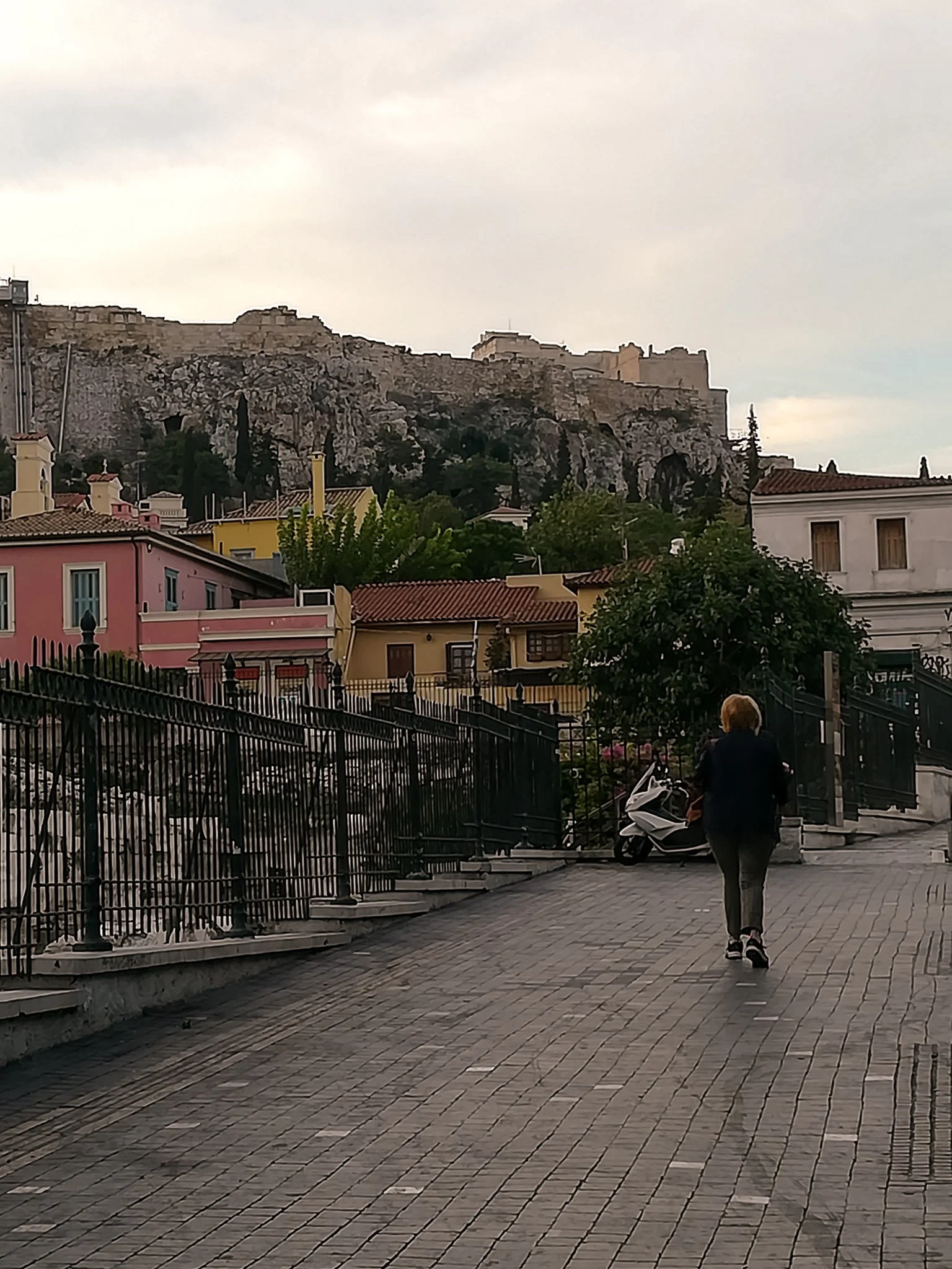 SIMPLE  GREEK  TRADITIONAL   BEAUTY