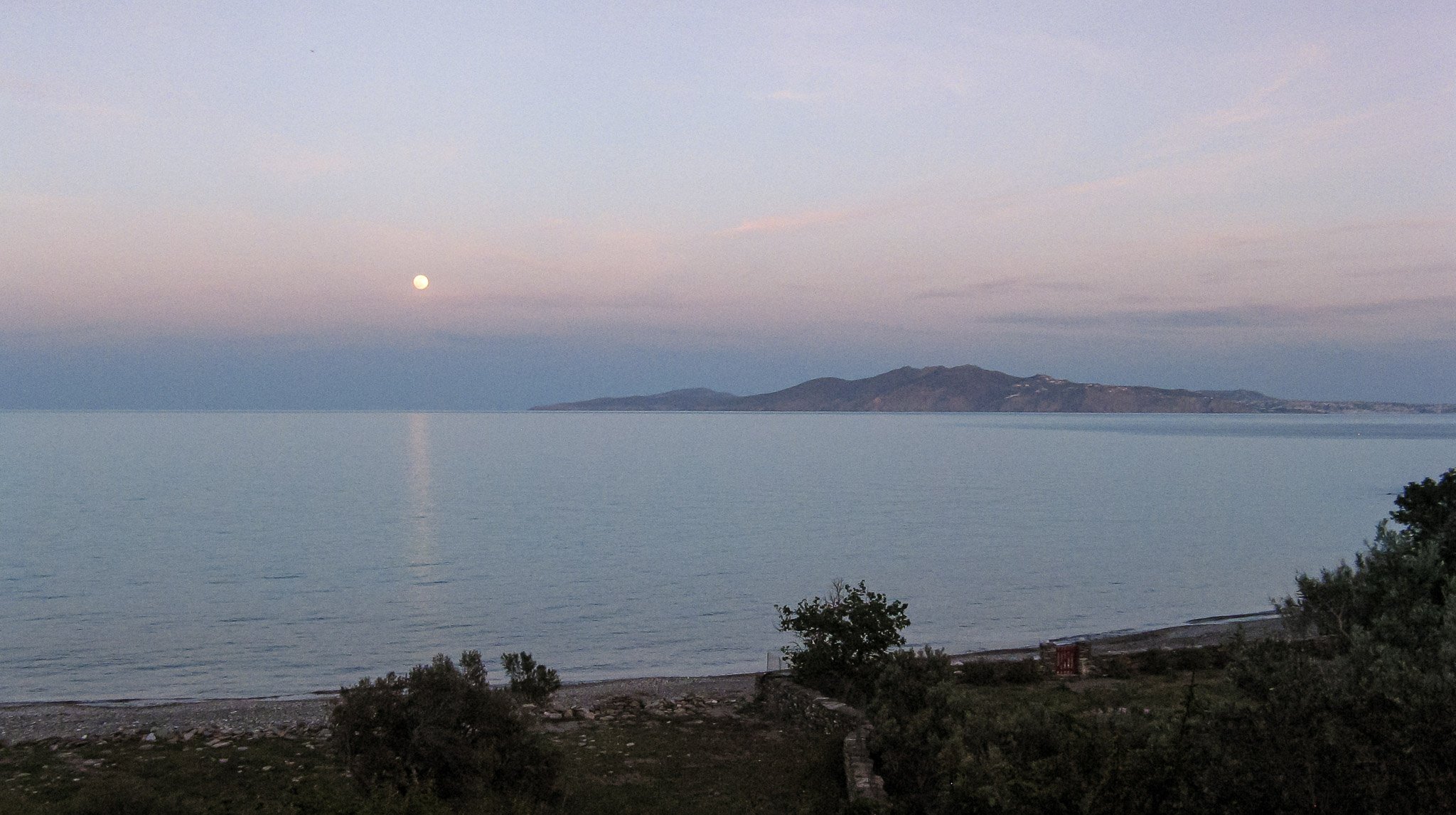 Μπλέ Ώρα-Ανατολή Σελήνης, Τήνος-2-3-3.jpg