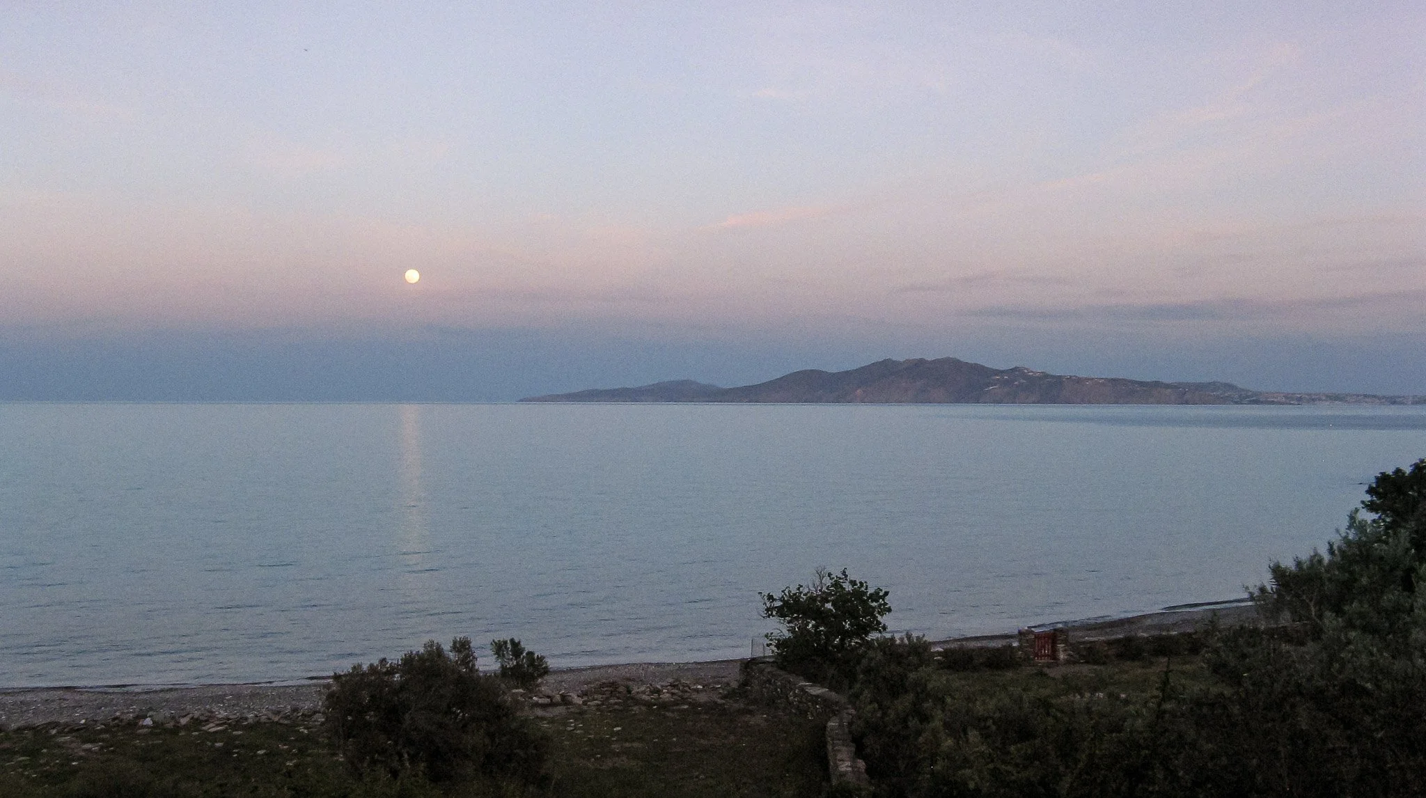Μπλέ Ώρα-Ανατολή Σελήνης, Τήνος-2-3-3.jpg