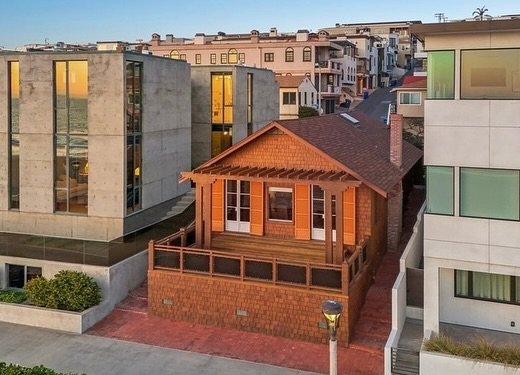 On the Market::⁠ Completed in 1922⁠, today&rsquo;s listing is currently the oldest home still standing along The Strand in Manhattan Beach. ⁠Constructed as a simple shingled cottage, the home has recently been restored to its original 1920s charm by 