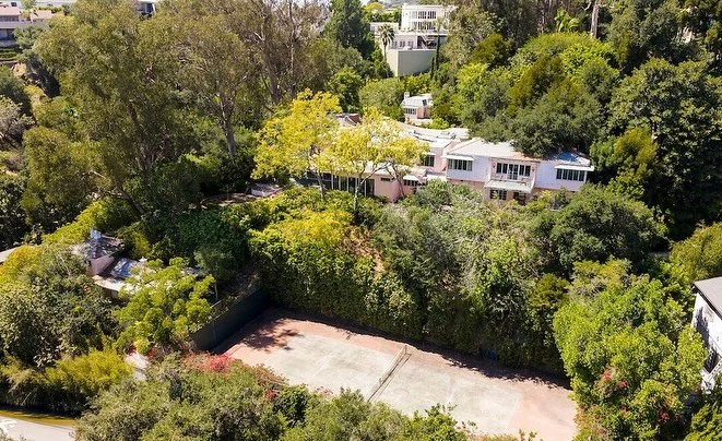 On the Market::⁠ Bel Air&rsquo;s Casa Contenta, a pale pink 1936 Hollywood Regency masterpiece, has listed for the first time in seventy five years, presenting a unique opportunity to restore one of LA&rsquo;s landmark estates. Set high above the Bel