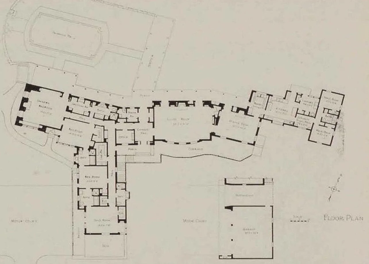 Completed near the end of the 1930s, Roland Coate⁠&rsquo;s Douglas⁠ residence provides a glimpse into ⁠the lives of the stars of the silver screen. ⁠
⁠
The home, a practically perfect rambling ranch style home with an exaggerated T-shaped plan, hugs 