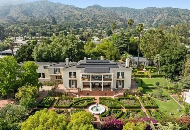 On the Market:: All I want for Christmas is a Wallace Neff house! ⁠Completed in 1932, today&rsquo;s home was the second of three residences architect Wallace Neff would design for Singer Sewing Machine Company heir Arthur K. Bourne (1877-1967). The f