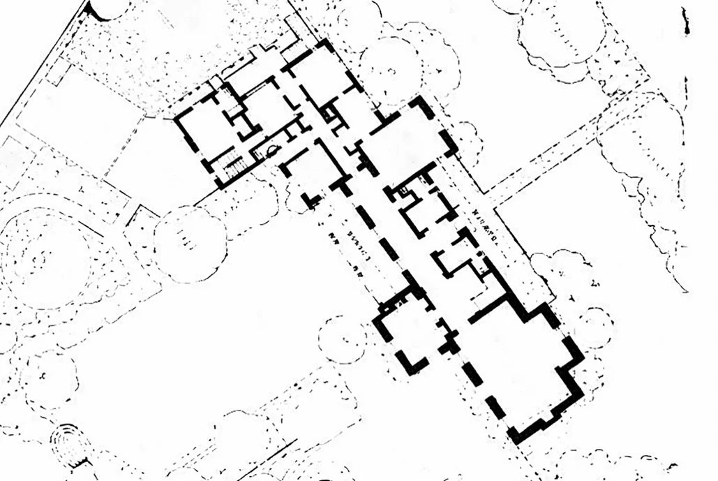 In the 1920s and 30s, many Southern California architects, such as George Washington Smith, Gordon Kaufmann, and Reginald Johnson were commissioned by Northern California clients to design large country houses for themselves in the bucolic countrysid