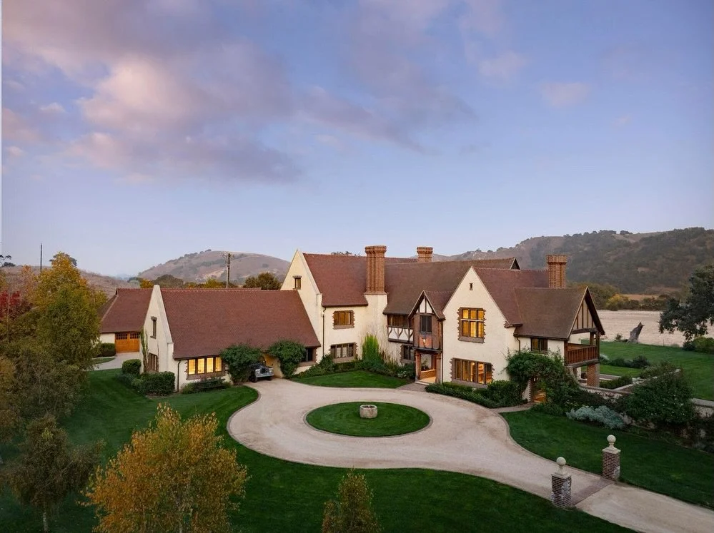 Philadelphia&rsquo;s Finest: A Mellor, Meigs &amp; Howe-inspired Home in Southern California⁠
⁠
They say that imitation is the sincerest form of flattery, yet what do we think? Set on 103 bucolic acres among the rolling hills and celebrated vineyards