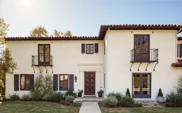 On the Market :: 1926 John Danley Atchison-designed Spanish Colonial Revival style home is Altadena.⁠
⁠
⁠Today&rsquo;s home is a crisp Spanish Colonial Revival style home located mere blocks from the Altadena Town &amp; Country Club. ⁠From the street