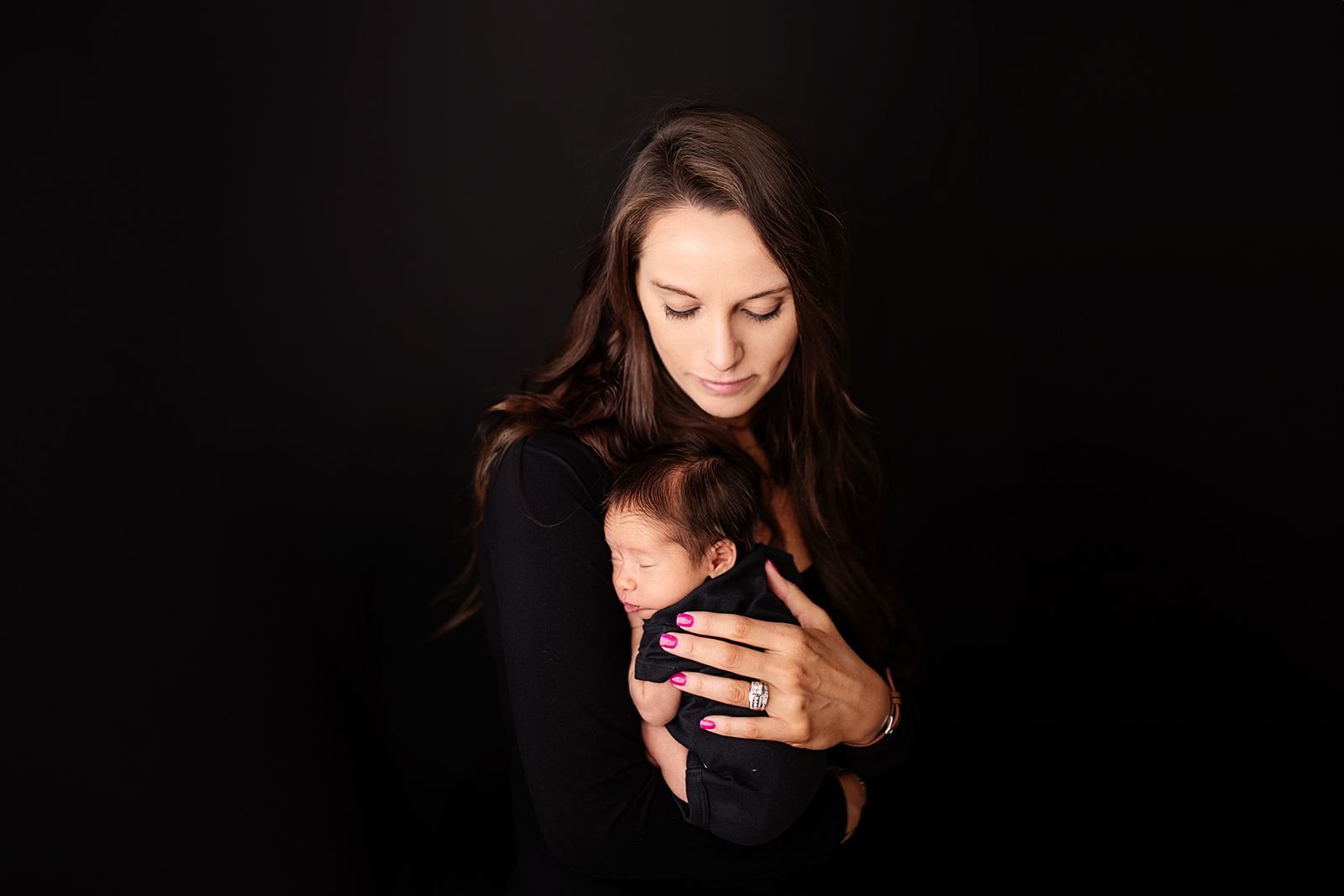 Crown Point Indiana Luxury Newborn Photographer.jpg