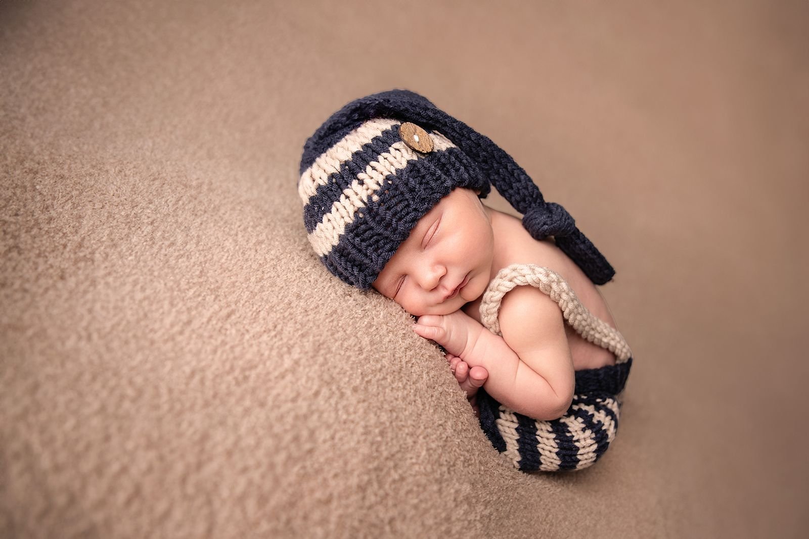 Newborn Photographer Lake County indiana.jpg