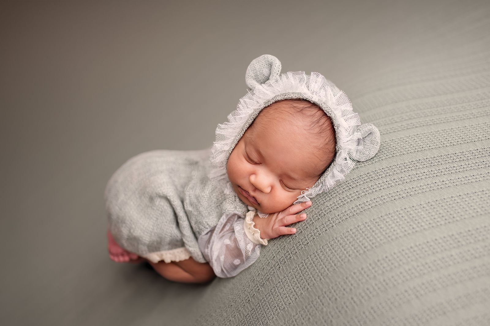 Valparaiso Indiana's Best Newborn Photographer.jpg