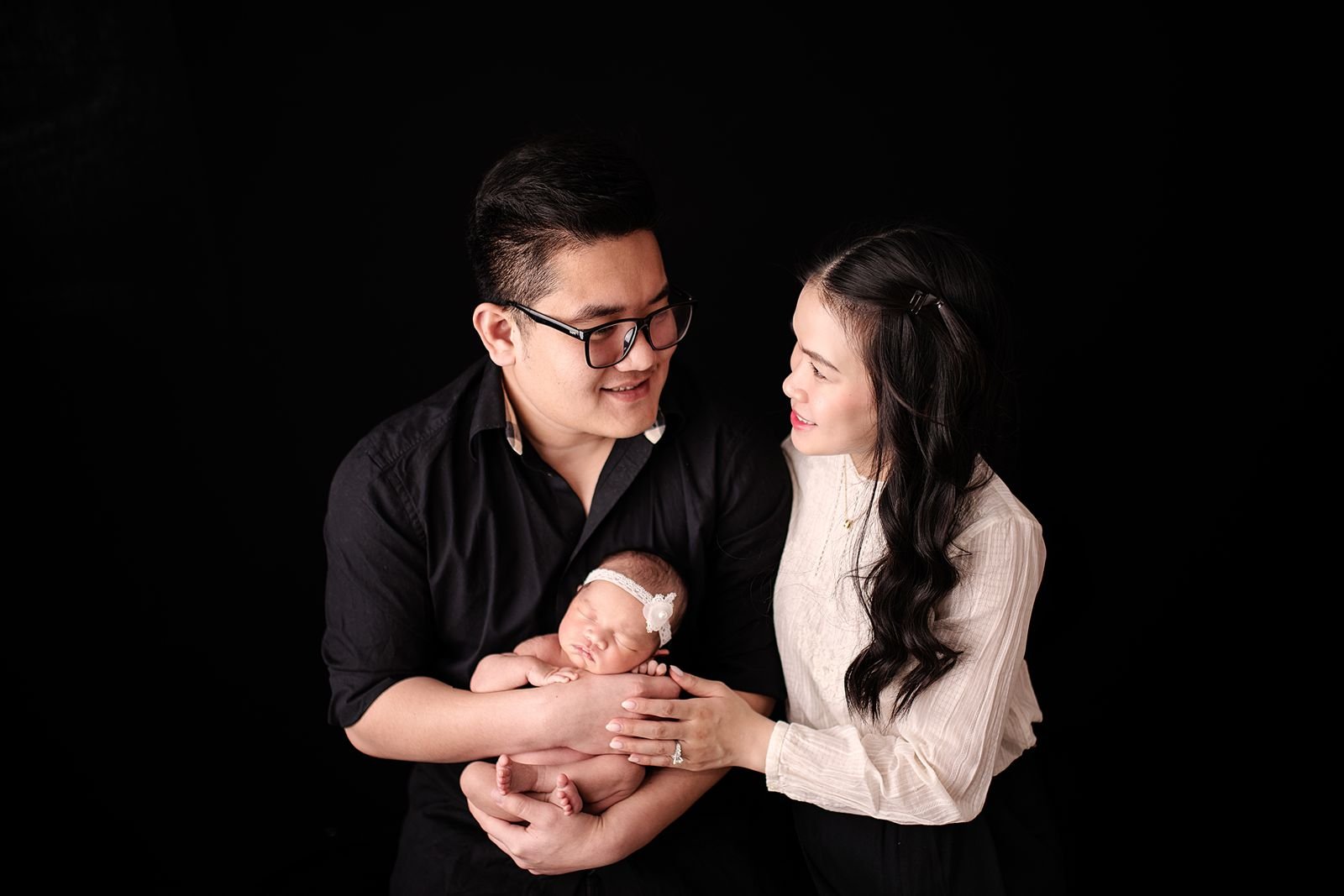 Best Luxury Newborn Photographer near me.jpg