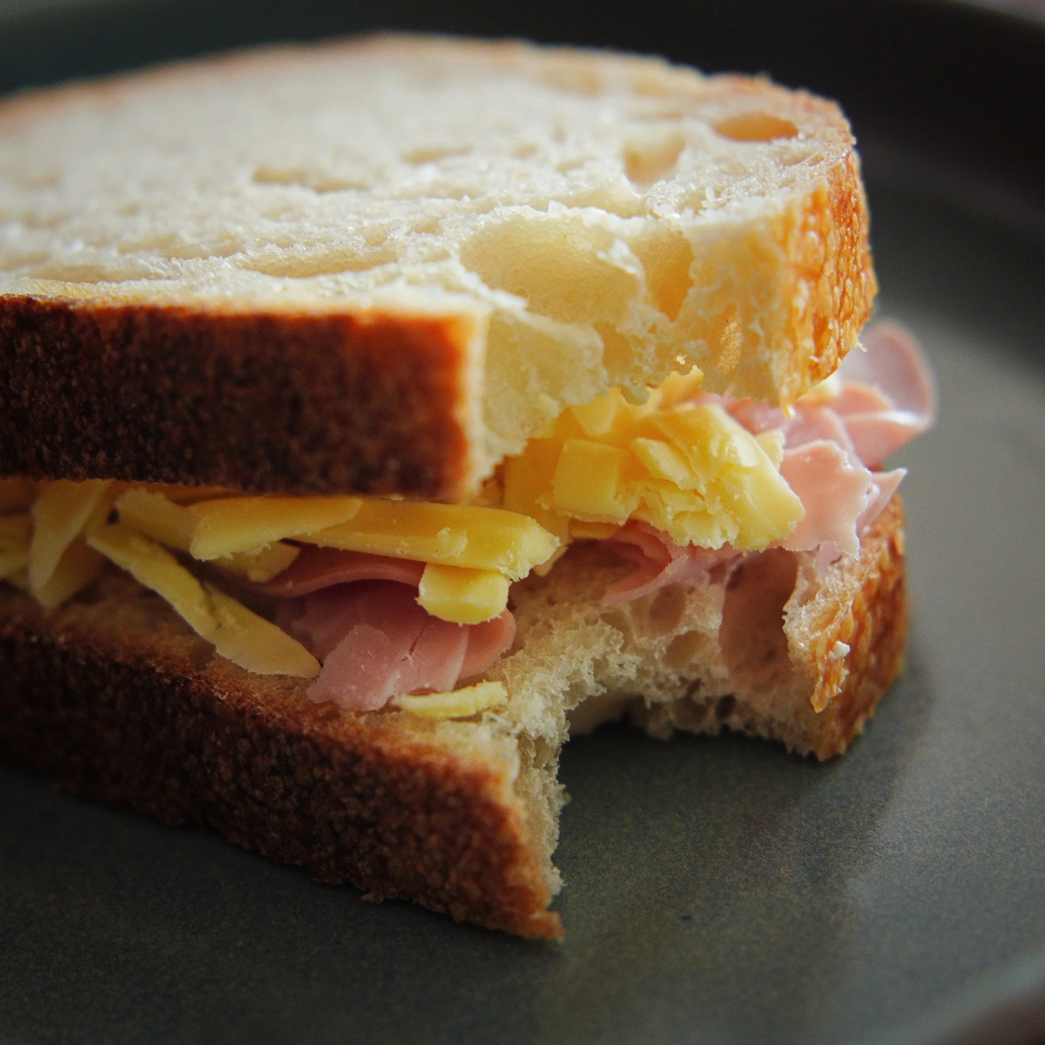 Ham ✔️ Cheese ✔️ One perfect bite ✔️
Real sourdough that&rsquo;s lunchbox-friendly and kid-approved.