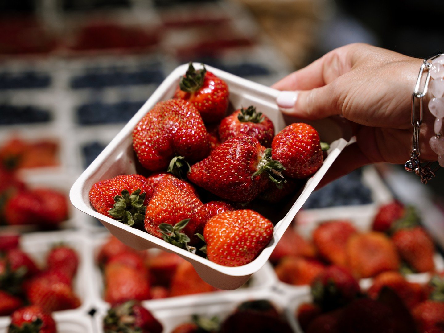 Is there anything better tasting than local berries? We didn&rsquo;t think so! 🍓

#Stongs #StongsMarket #GroceryStore #ShopLocal #NorthVancouver #IndependentGrocer