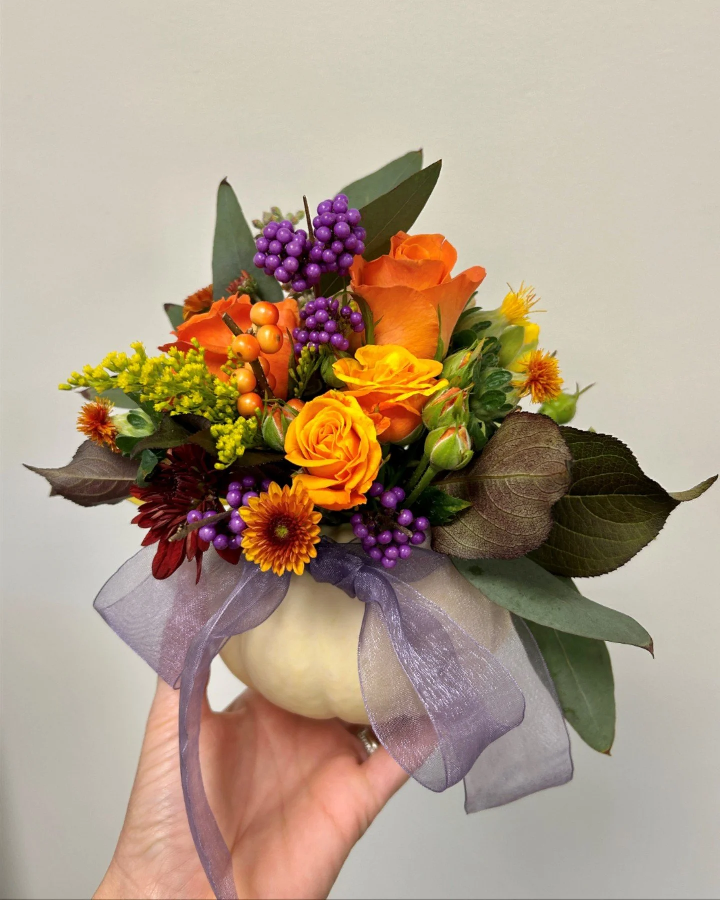 Pumpkin vases are here! Filled with fresh fall blooms, these arrangements are perfect for your table or as a gift. 🧡

#STEMS #STEMSByStongs #Florals #Bouquets #FloralArrangements #NorthVancouver #EventFlorals #EverydayFlorals