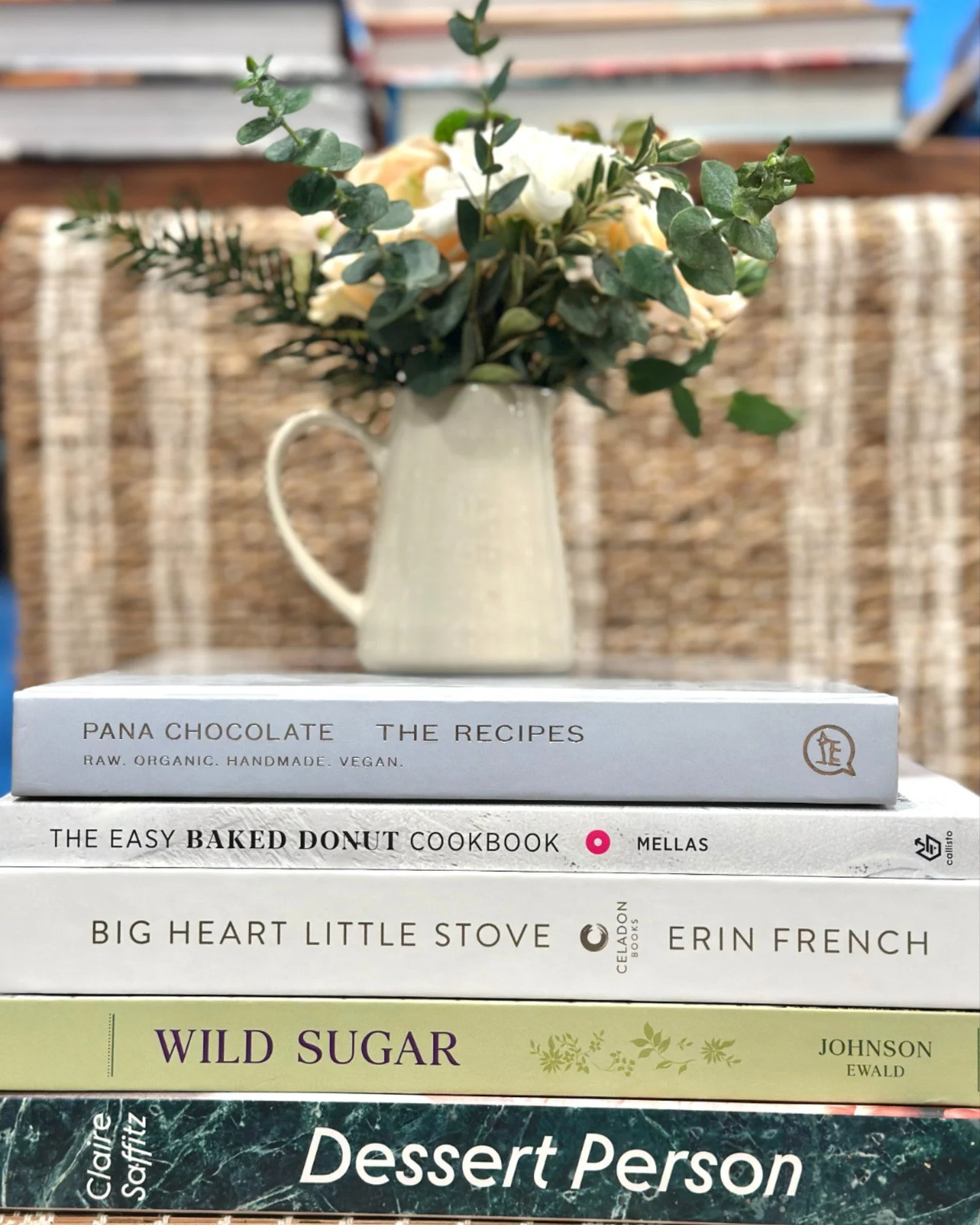 Every corner tells a story. Pick up your special details at our STEMS store, located in North Vancouver and Surrey.

#STEMS #STEMSByStongs #Florals #Bouquets #FloralArrangements #NorthVancouver #EventFlorals #EverydayFlorals