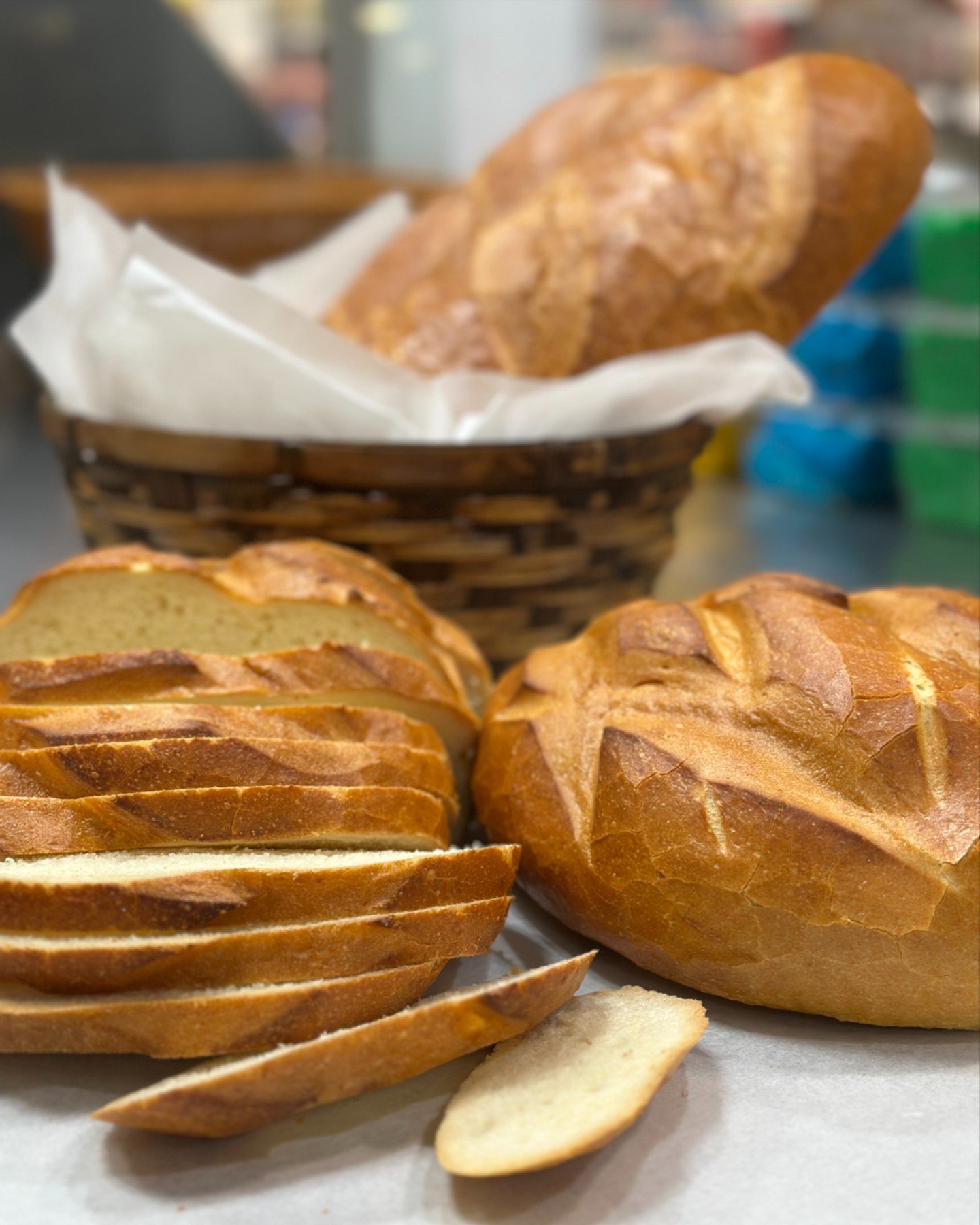 Fresh, local, and baked by people you know by name.  Have you tried our Stong&rsquo;s baked bread yet?

 #Stongs #StongsMarket #GroceryStore #ShopLocal #NorthVancouver #IndependentGrocer