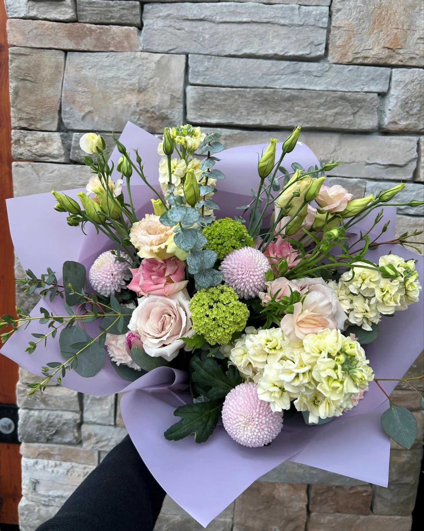 Fresh flowers delivered on repeat. A STEMS floral subscription makes the perfect gift &mdash; for birthdays, thank yous, or just because. Or start one for yourself and enjoy fresh blooms all season. Ask our STEMS team for more details!

#STEMSByStong