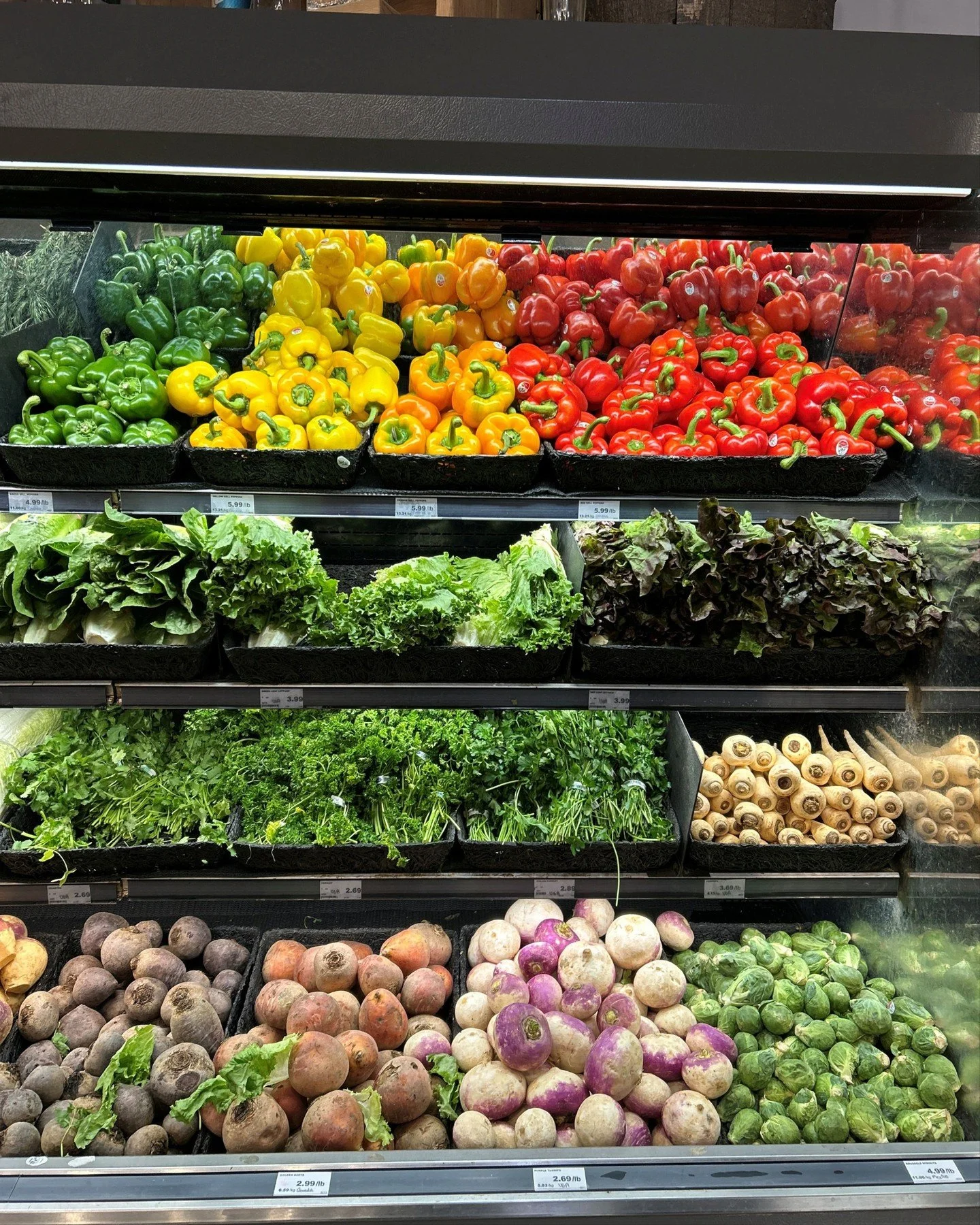 So many colours, so much fresh produce&hellip; May really understood the assignment! 🥕

#StongsMarket #GroceryStore #ShopLocal #IndependentGrocer