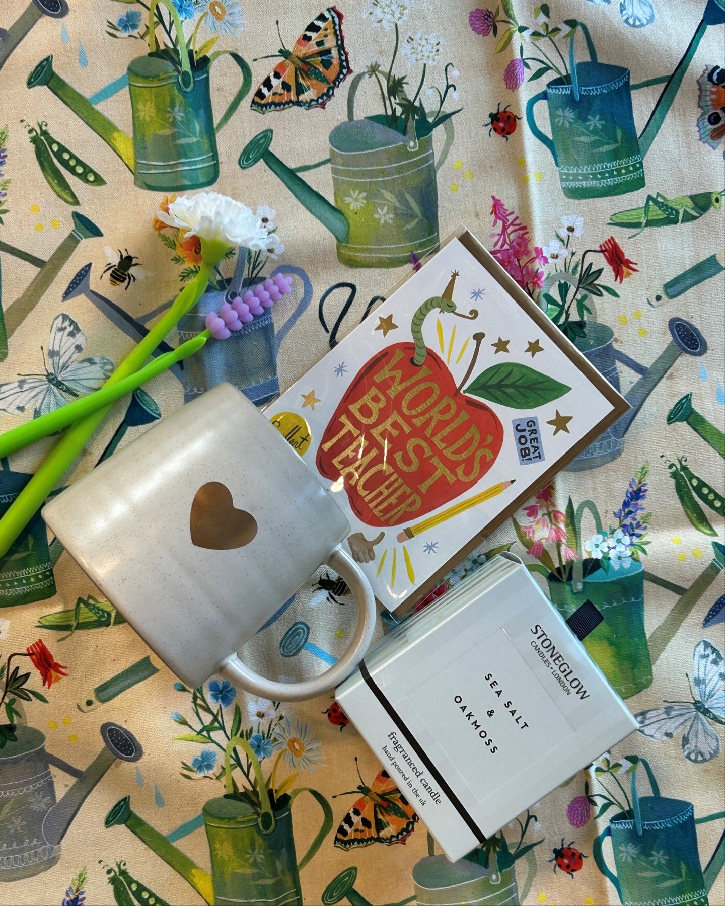 Pick up the perfect teacher gift to say thank you for a great school year. Visit us in store and find something thoughtful and just right. 🍎

#STEMSByStongs #Florals #Bouquets #FloralArrangements #TeacherGift