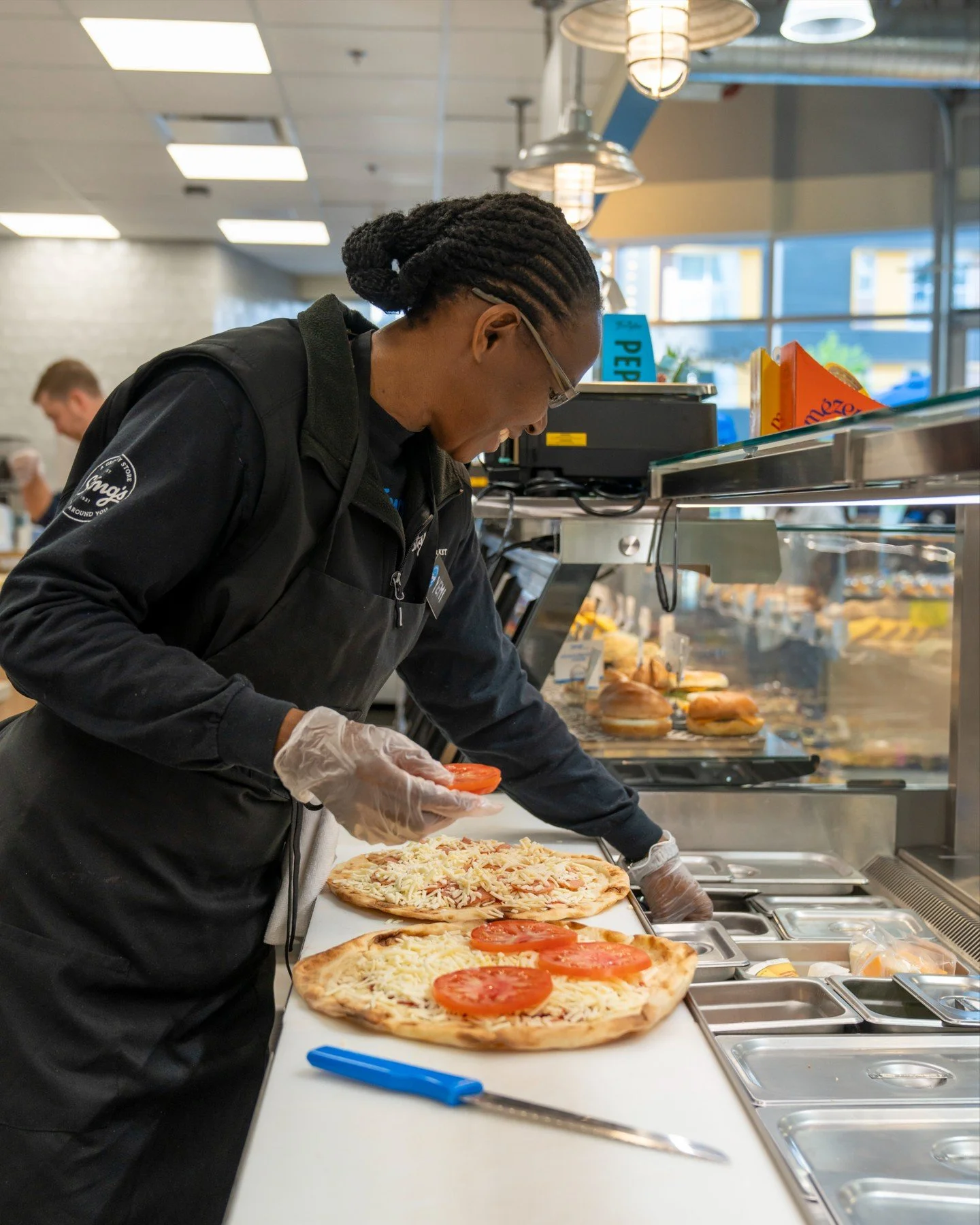 Fresh‑made pizza. Dinner = handled. 🍕

#StongsMarket #GroceryStore #ShopLocal #IndependentGrocer #Pizza