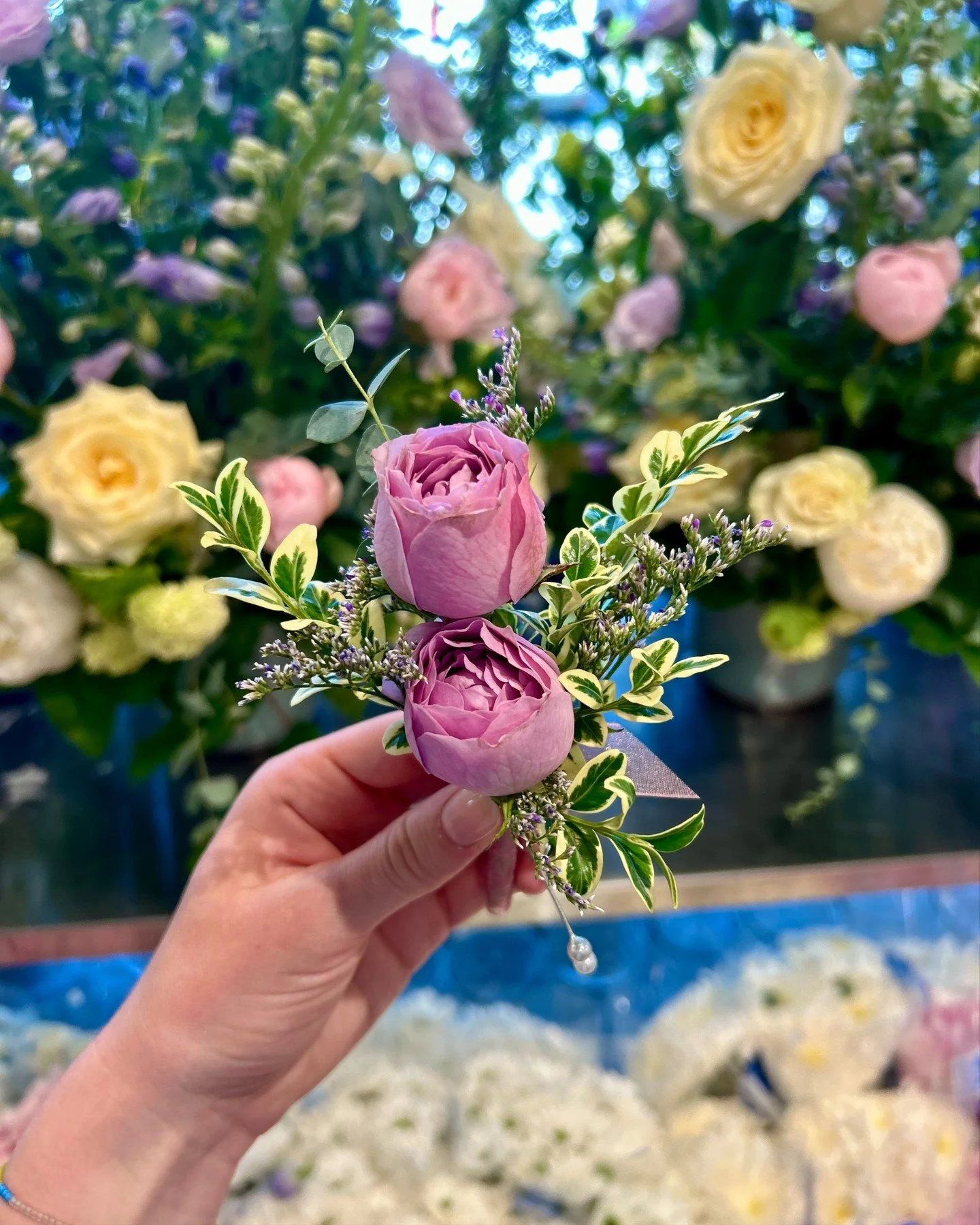 Petals, ribbons, and a whole lot of "we made it." Corsage magic for the grad who&rsquo;s blooming into their next chapter. 🎓 ✨

#STEMSByStongs #Florals #Bouquets #FloralArrangements