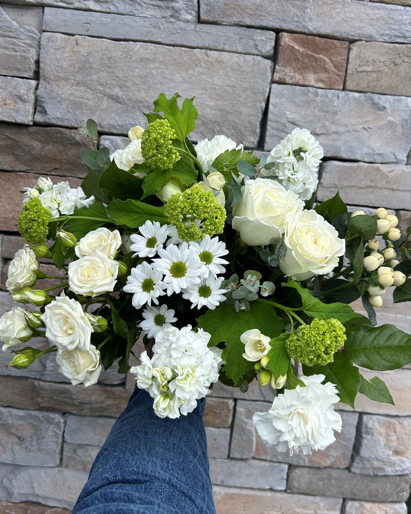 Fresh flowers, your way. Build a STEMS floral subscription that matches your schedule, budget, and favourite blooms. Talk to our STEMS team for details. 🎀

#STEMSByStongs #Florals #Bouquets #FloralArrangements #FloralSubscriptions