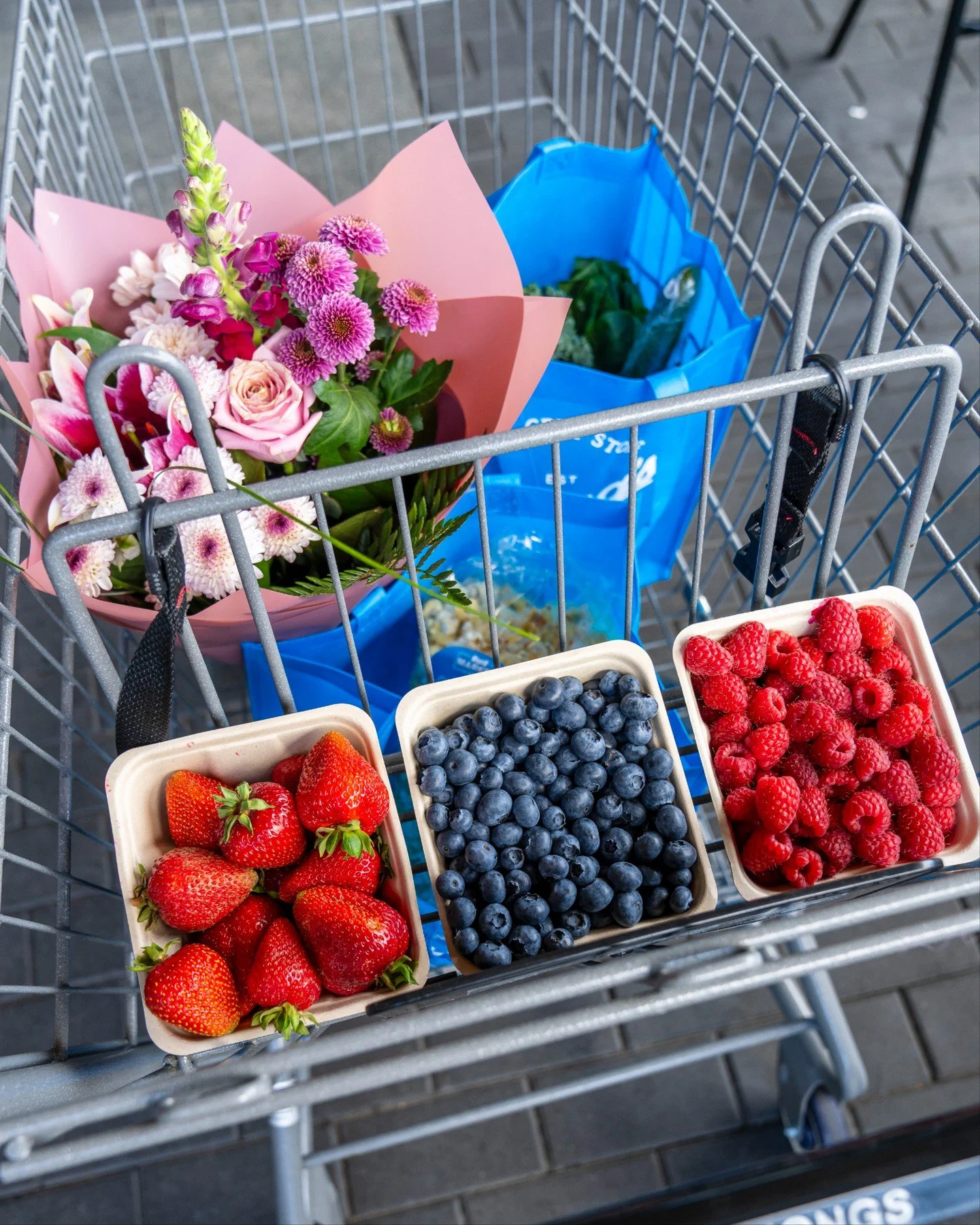 Local berries, all your essentials, and STEMS flowers for a little extra joy. The perfect grocery haul! 🛍️

#StongsMarket #GroceryStore #ShopLocal #IndependentGrocer #Berries