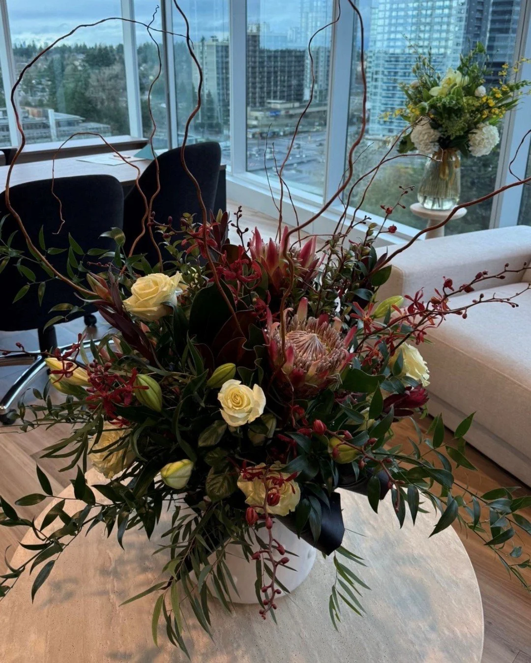 Office blooms from STEMS &mdash; simple, beautiful, and designed to elevate your workspace. Choose weekly, bi‑weekly, or monthly deliveries tailored to your budget and preferences. Ask our STEMS team to get started. ✨

#STEMSByStongs #Florals #Bouque