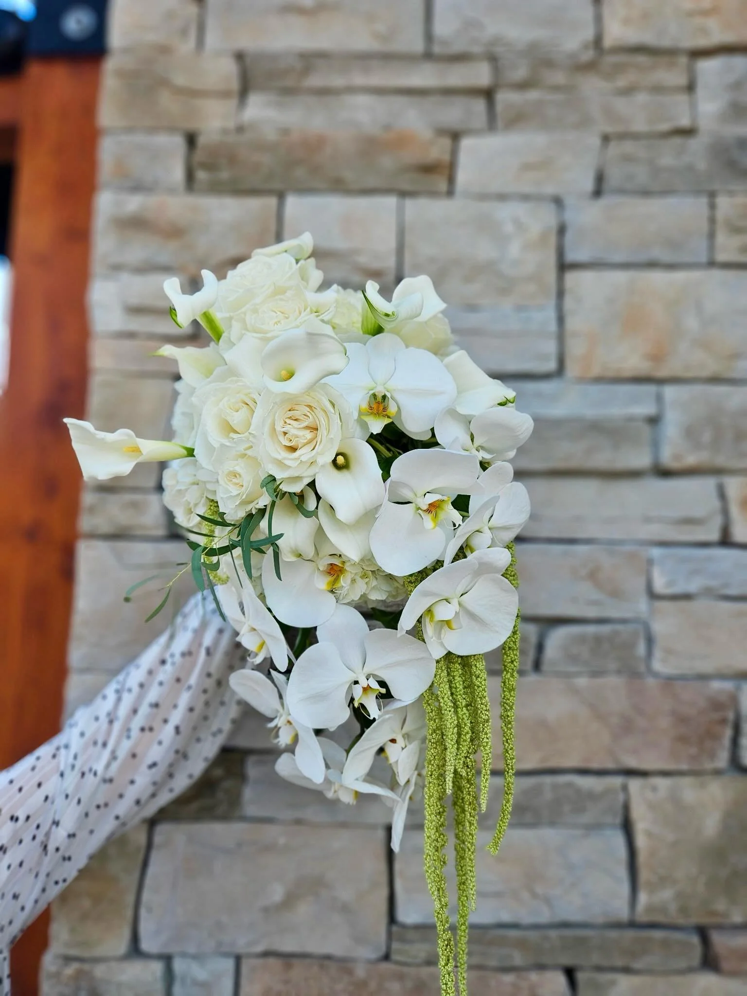 A behind the scenes look at wedding florals with Sacha. 💍💐
#STEMSbystongs #floralinspo #weddinginspo