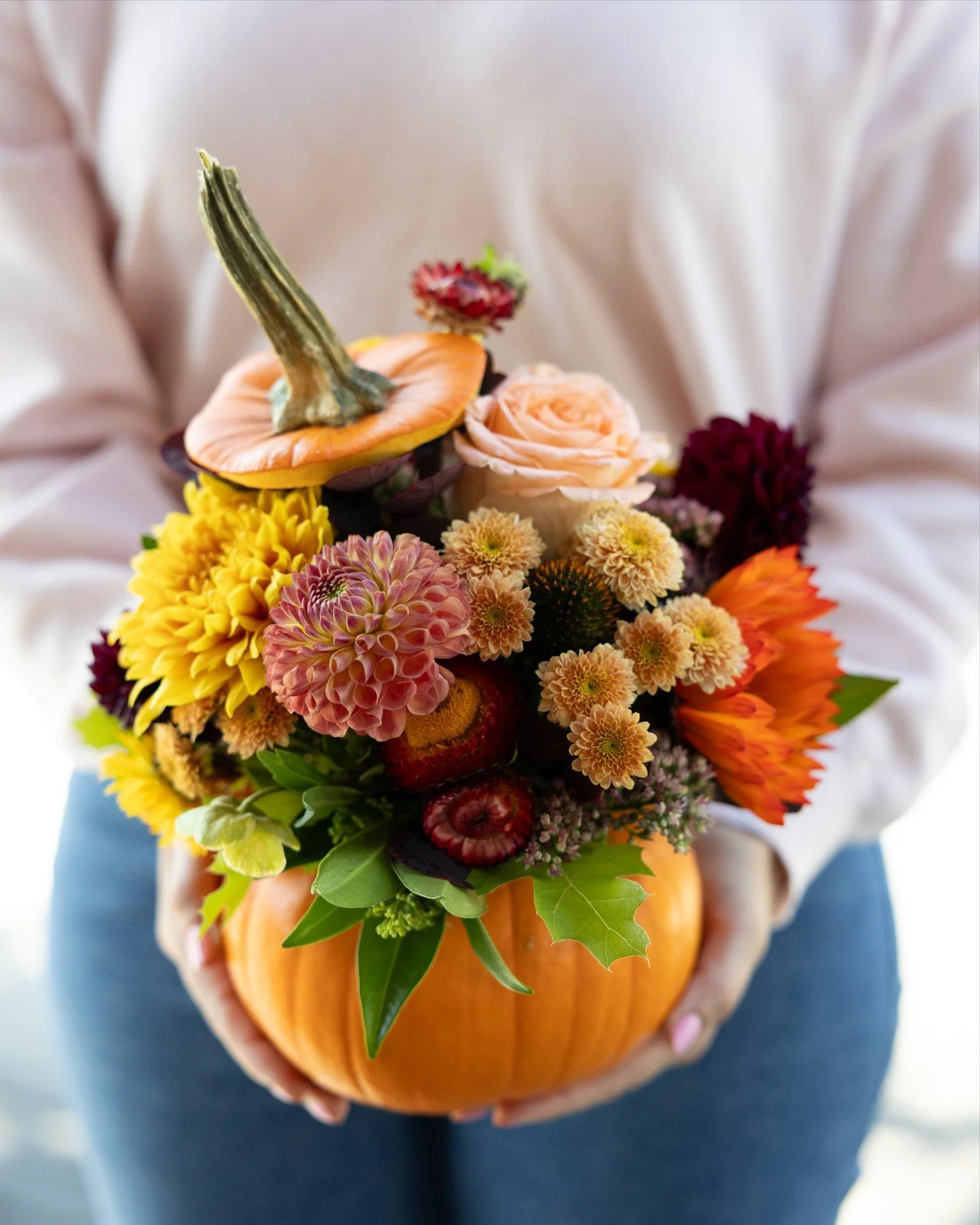 Enhance your holiday table this Thanksgiving. ✨

From elegant centrepieces to seasonal floral arrangements, the right flowers can bring your entire table together and make your gathering feel extra special.

Whether you're hosting a large family dinn