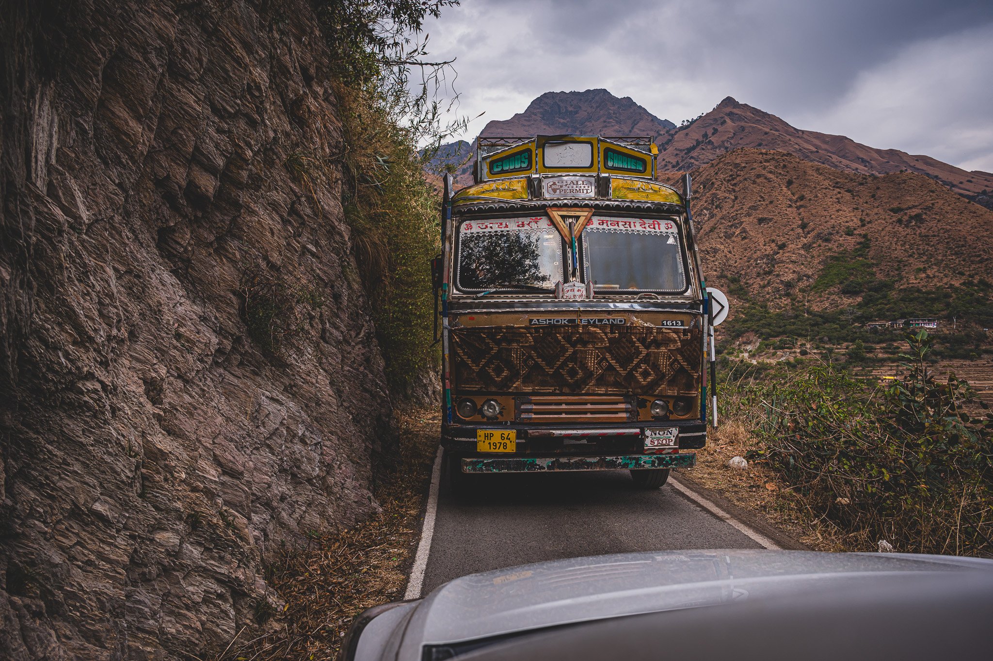 Stau auf den Bergstraßen im Himalaya 