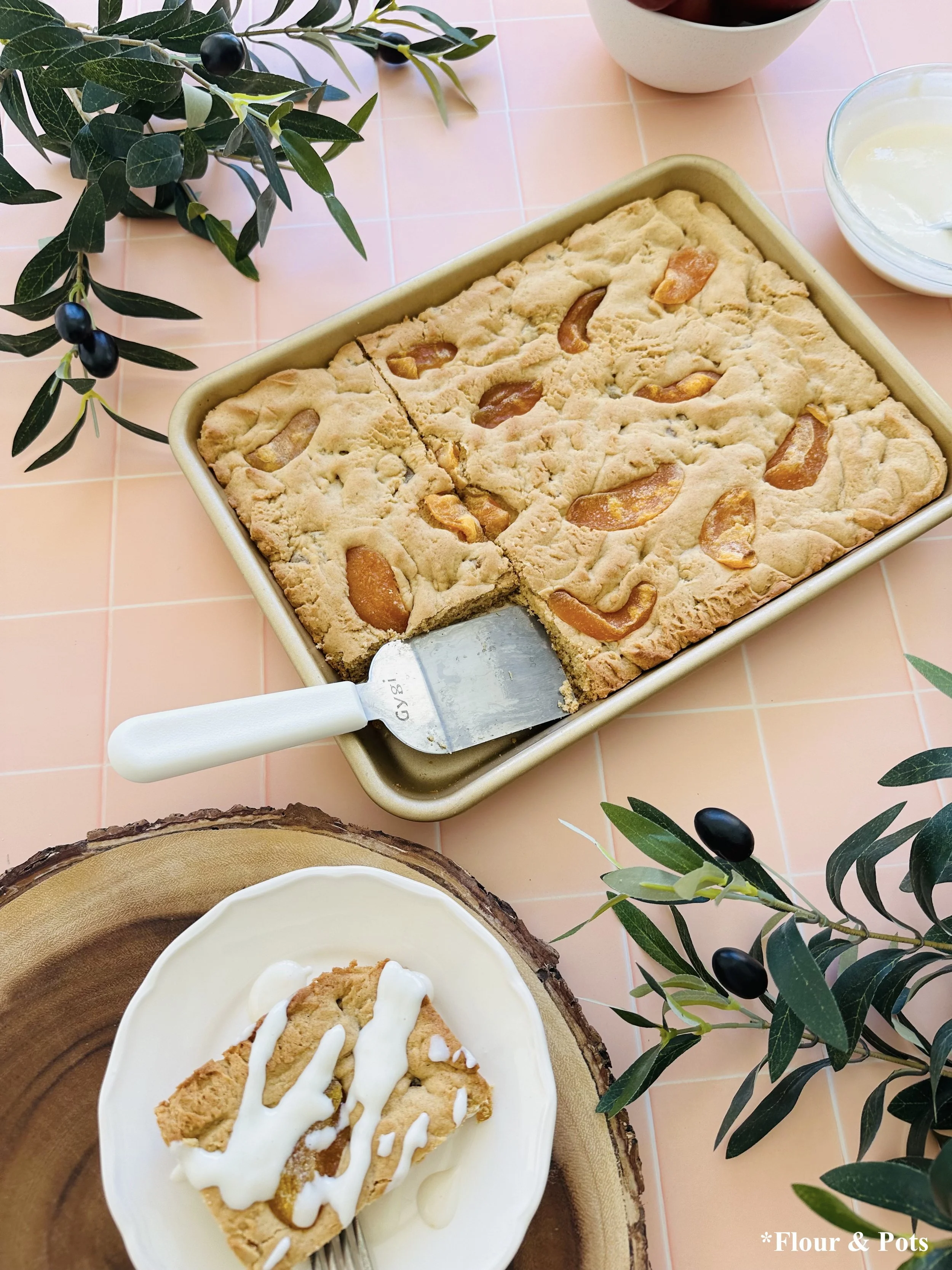 Soft-Baked Peaches & Cream Cookie Bars