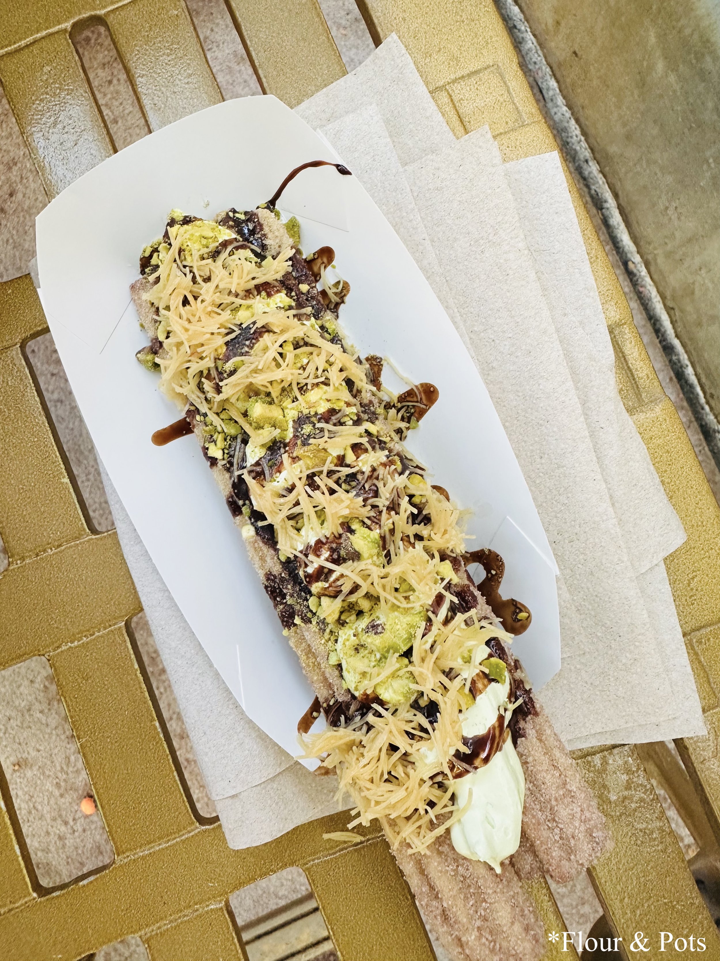 Disneyland Halloween 2025 dessert: pistachio and chocolate flavor.