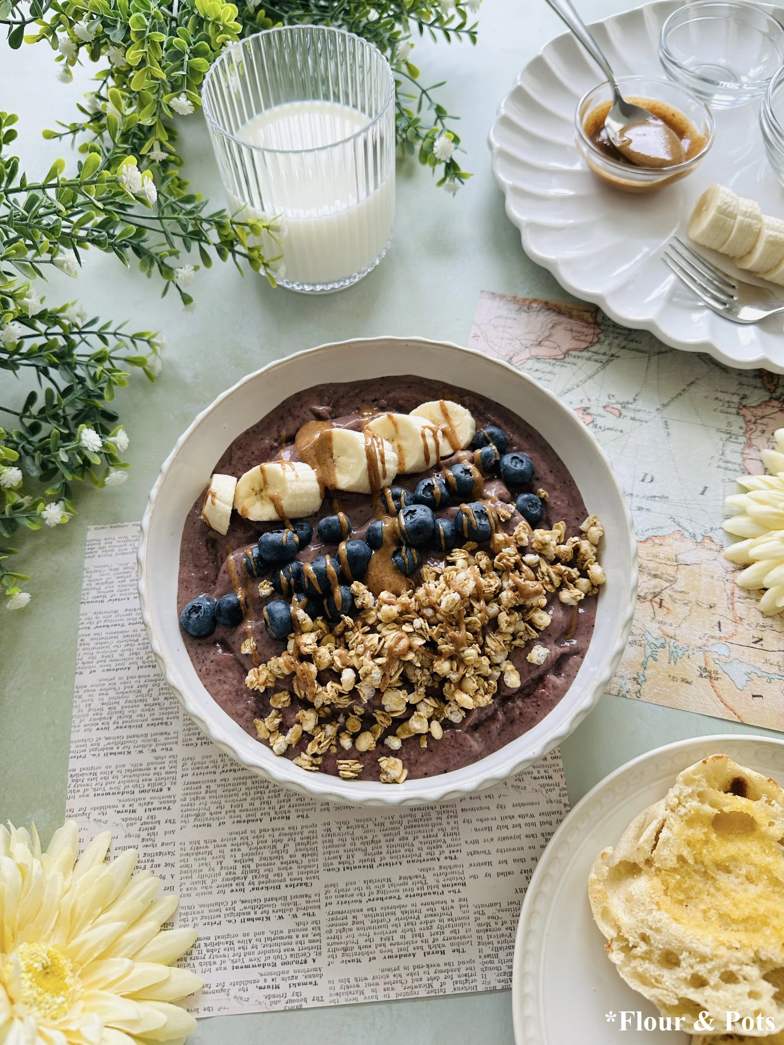Quick Berry Green Smoothie Bowls