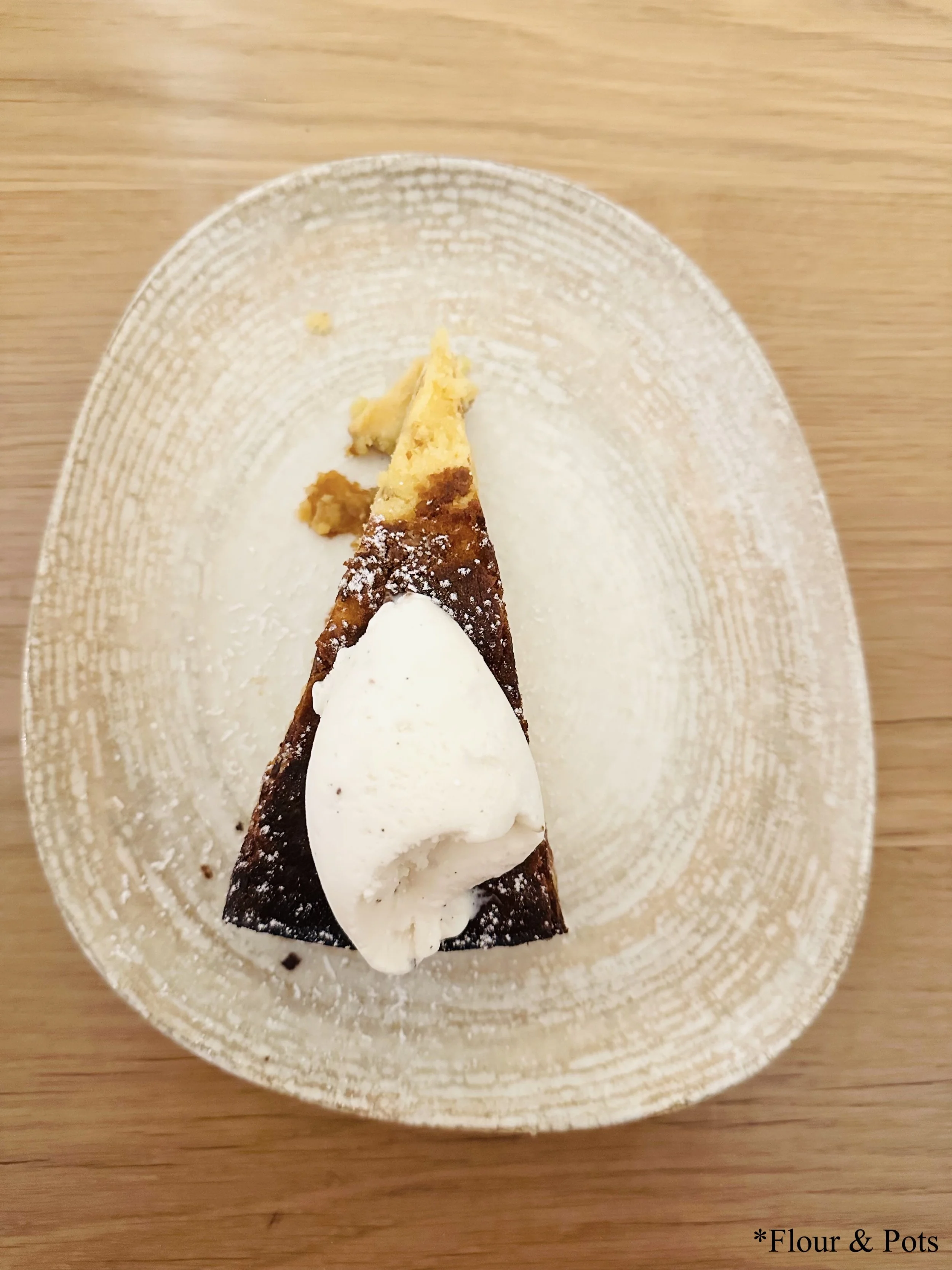 Creamy vanilla custard cake from Obicá in Rome, Italy, topped with a smooth, rich layer of vanilla cream.