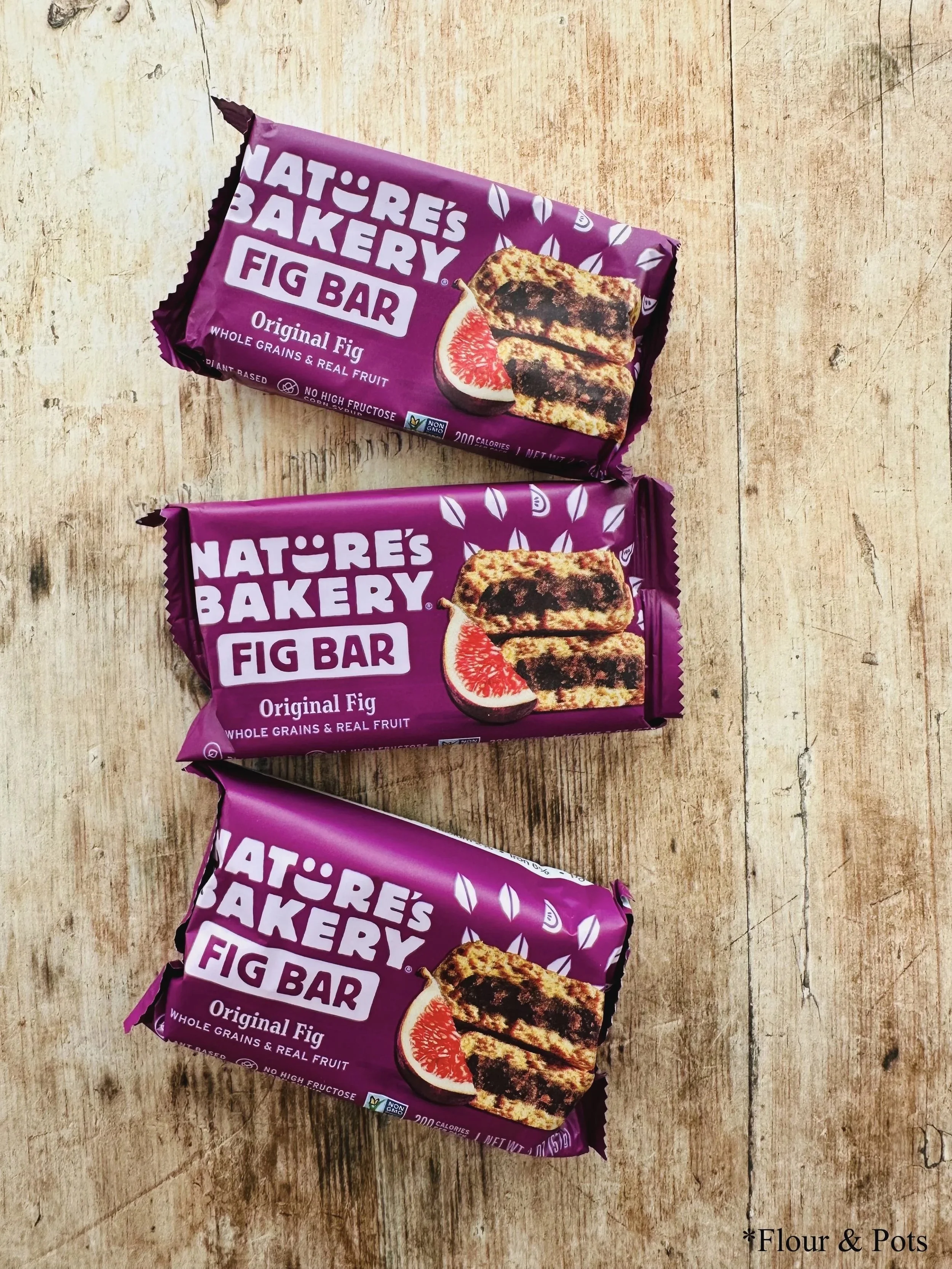 Nature's Bakery original fig bar package with a simple, classic design emphasizing the fig flavor.