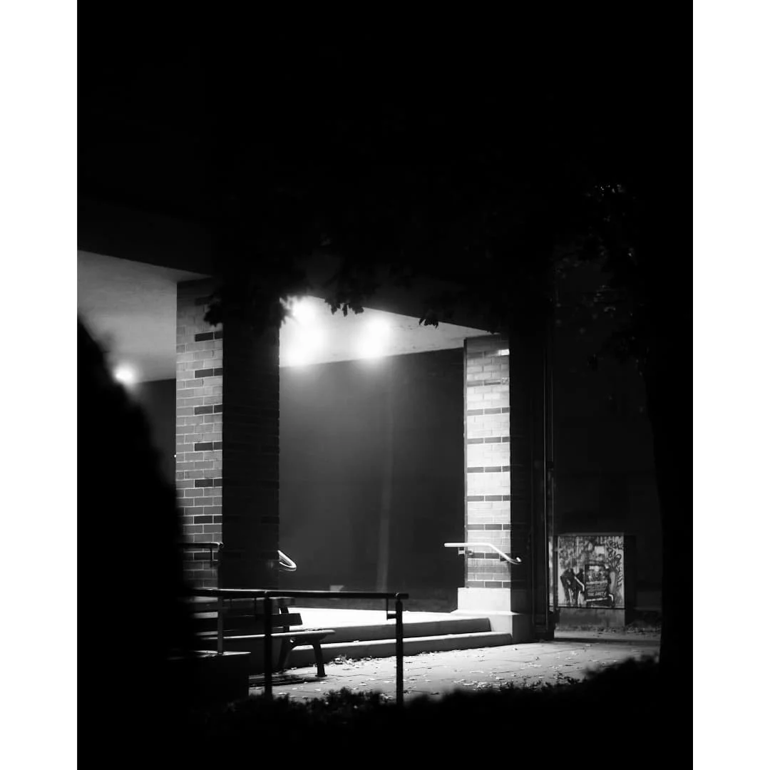 Foggwalker... with company 
#streetphotography 
.
#street #foggy #nebel #night #nacht #ig_leipzig #blackandwhitephotography #blackandwhite #canondeutschland