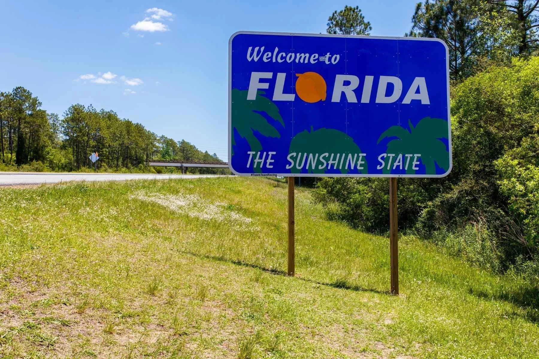 A Welcome to Florida highway sign along a road, perfect for trailer rental in Florida.